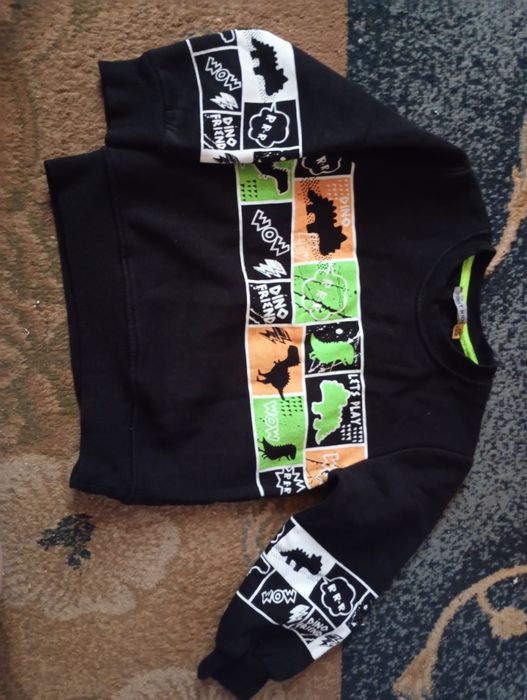 Продам теплу кофтинку в гарному стані