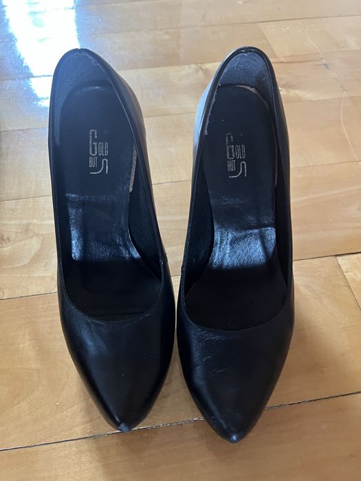 Szpilki rozm. 37 na podwyższeniu naturalna skóra w dobrym stanie