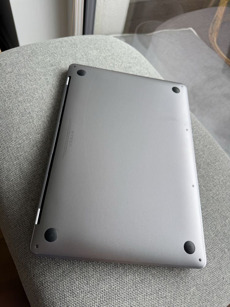 Macbook Pro 13 2017 i7 16GB RAM 256GB