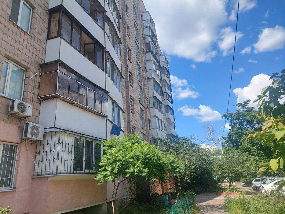 Продається 1 кімнатна квартира по вул. Бажана 9-В
