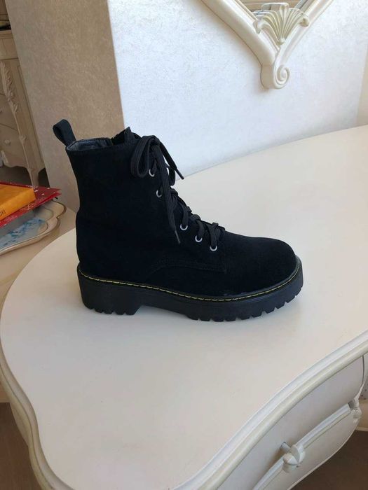 Новые турецкие женские зимние ботинки, внутри на овчине.