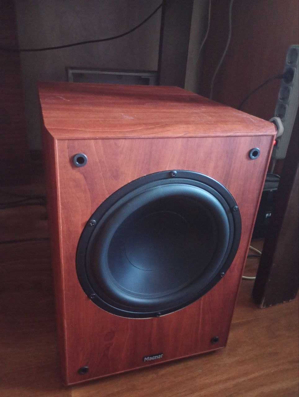 Сабвуфер Magnat 200a