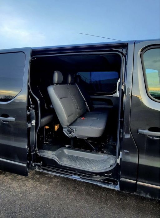 Wynajem busów 9-osobowych, Opel vivaro B Long