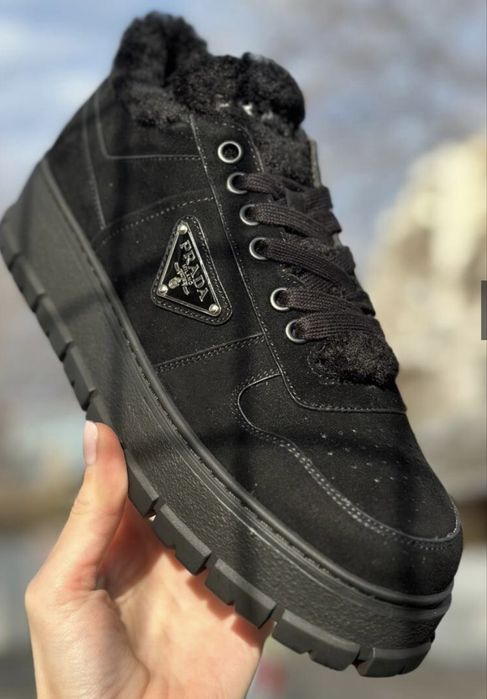 Кросівки Prada з овчиною