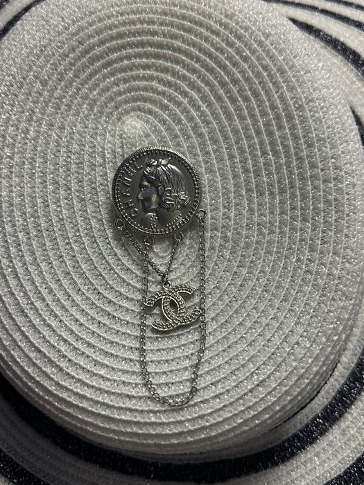 Брошка Chanel монета оригінал!!!