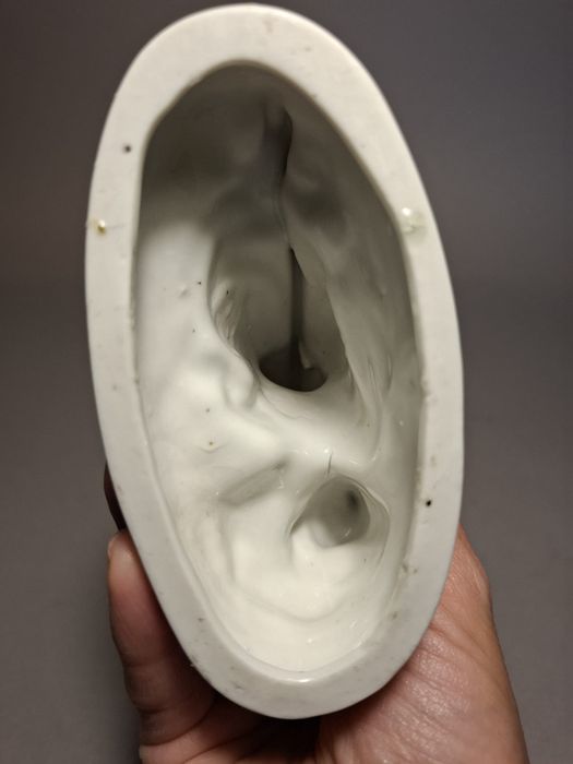 Figurka Jezus upada pod krzyżem biskwit