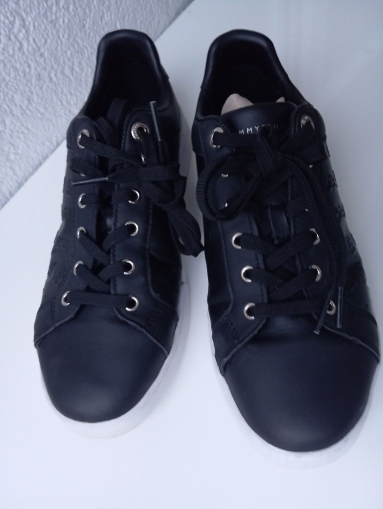 R 40 Tommy Hilfiger Damskie skórzane buty Black