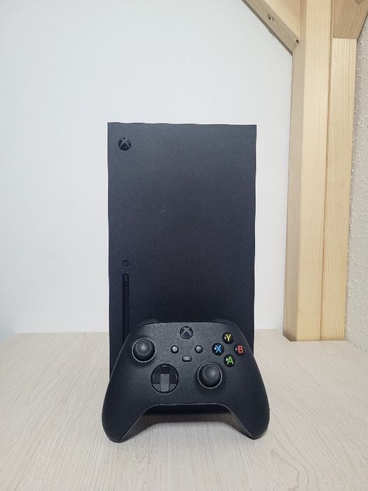 Konsola Xbox series X +dwie gry