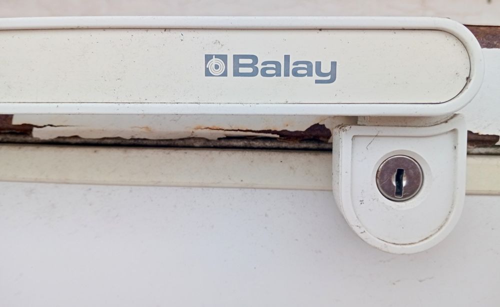 Arca frigorífica usada em funcionamento