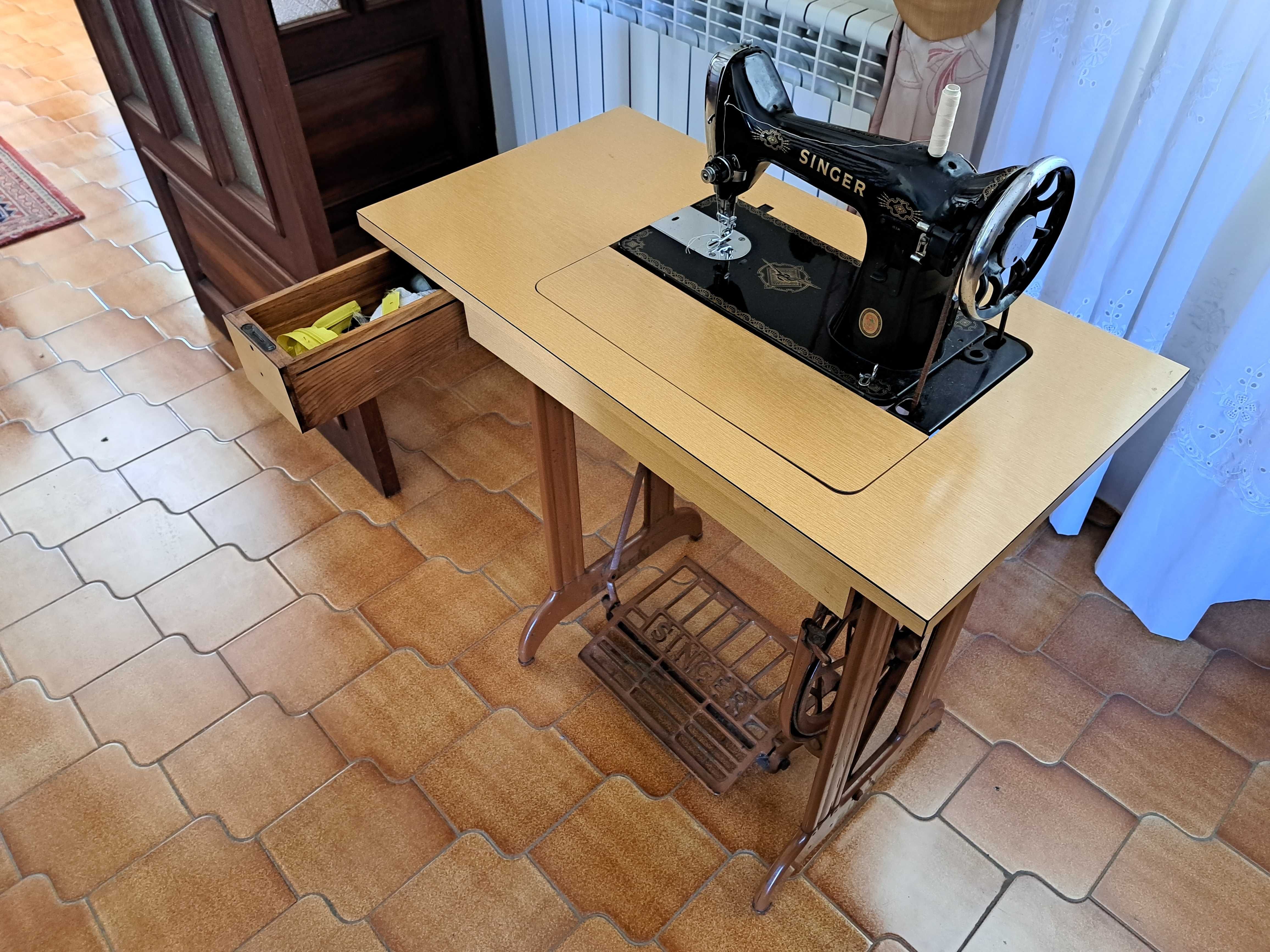 máquina de costura SINGER funcional