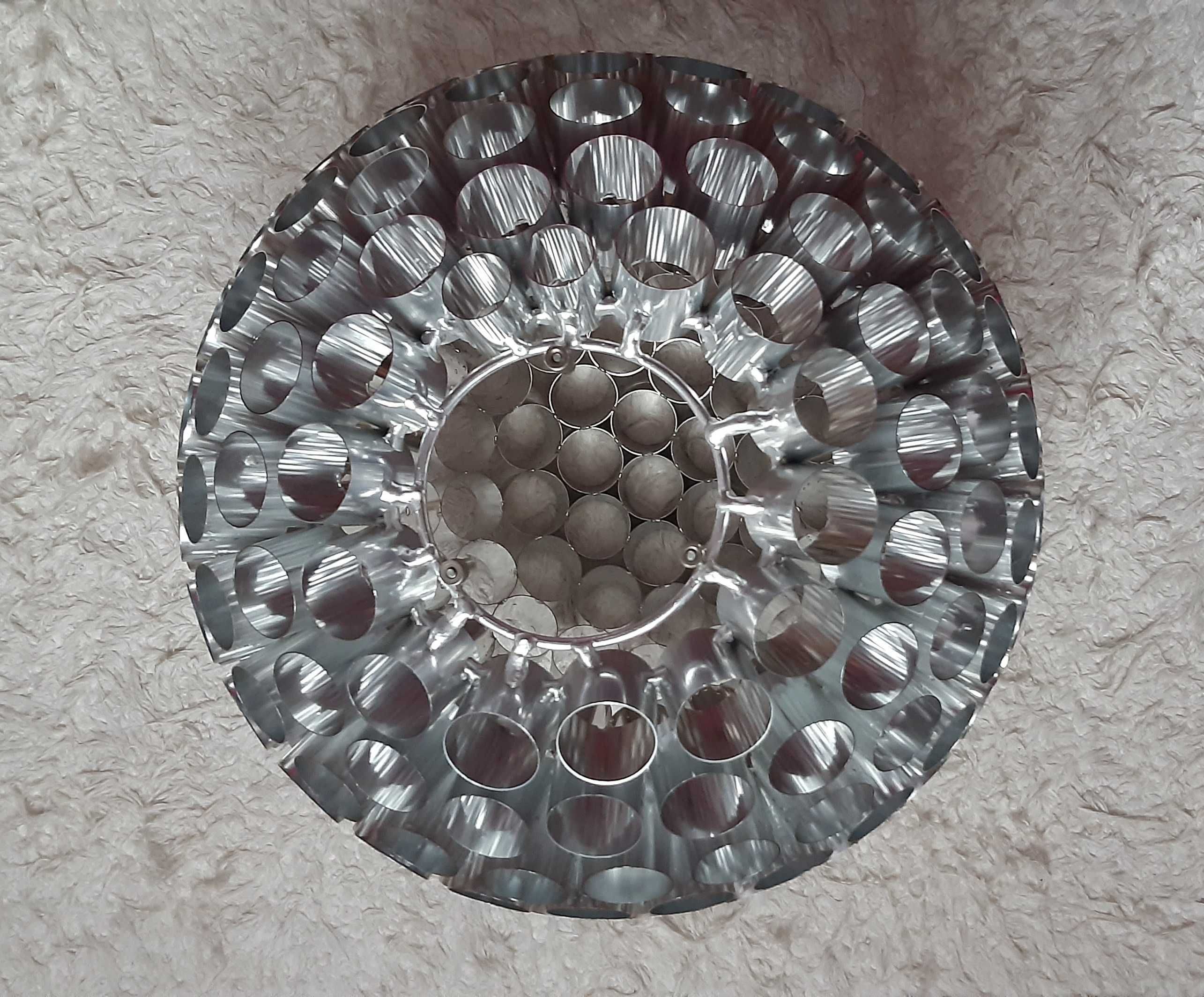 Aluminiowa ażurowa lampa wisząca w kształcie kuli