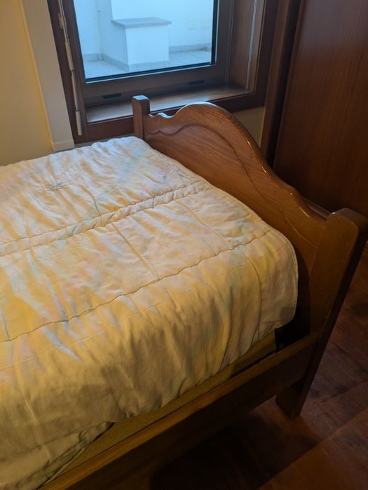 Cama de solteiro Cerne