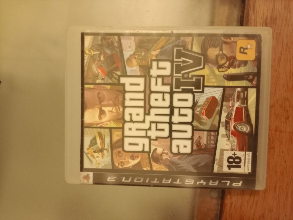 PS3 em bom estado com 3 jogos.
