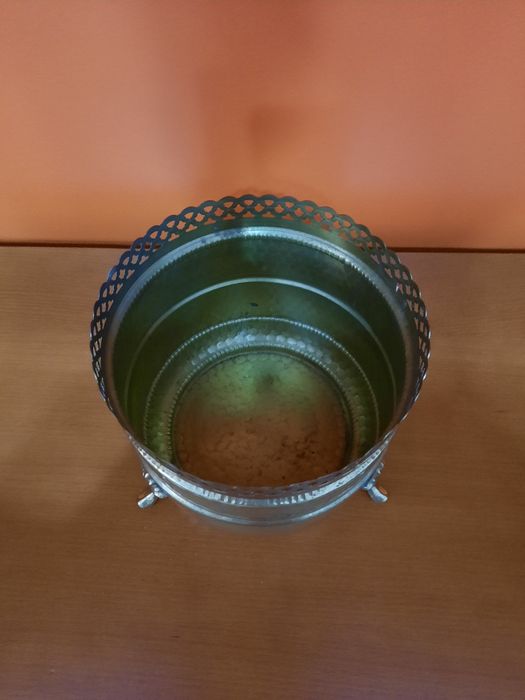 Floreira antiga em Latão