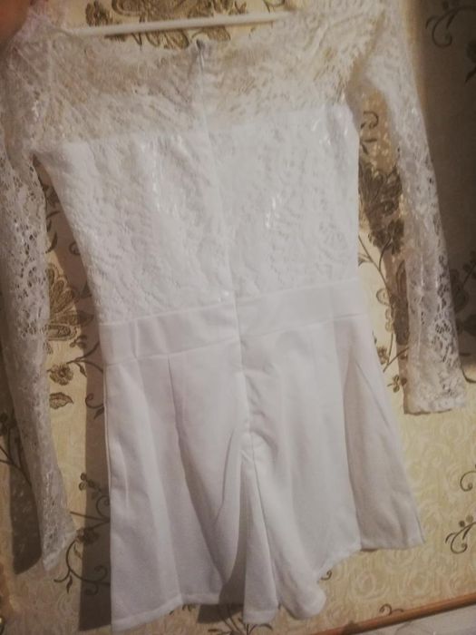 Продам женский комбинезон с кружевом