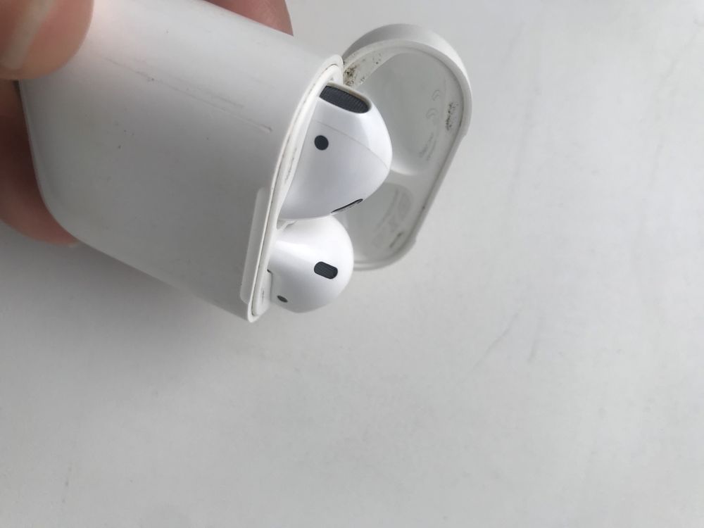 Оригінальні Apple AirPods не підключаються до айфона