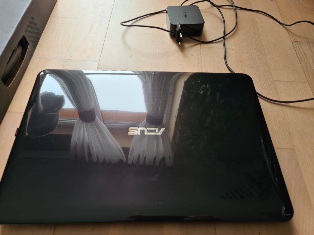 Laptop Asus R556l