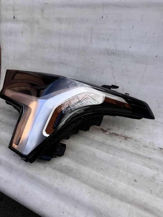 Ліва фара скло toyota tundra / Sequoia 2022-25