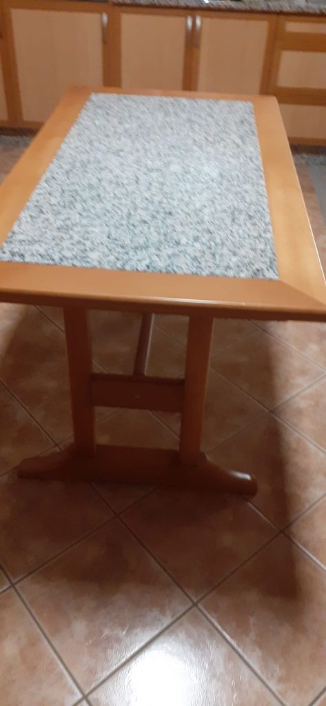 Mesa de cozinha.