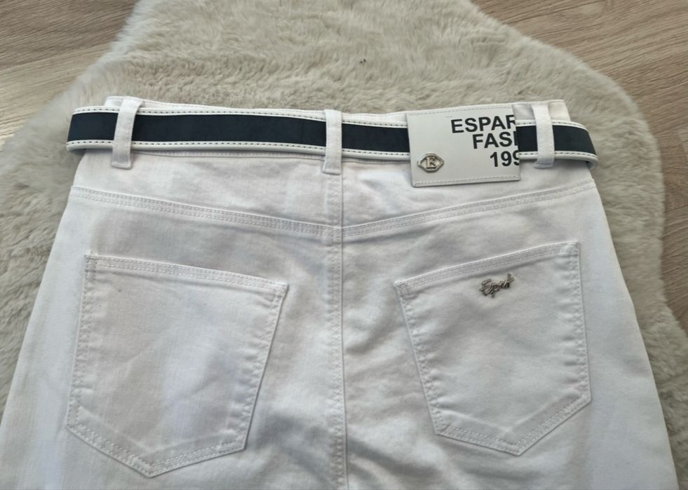 Biale spodnie z paskiem Esperanto 27, 28