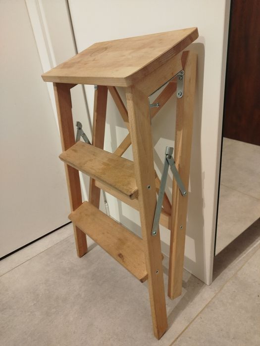 Schodki do kuchni z taboretem IKEA