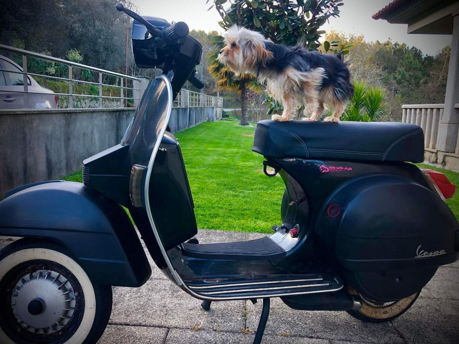 Vespa PX 125 preta