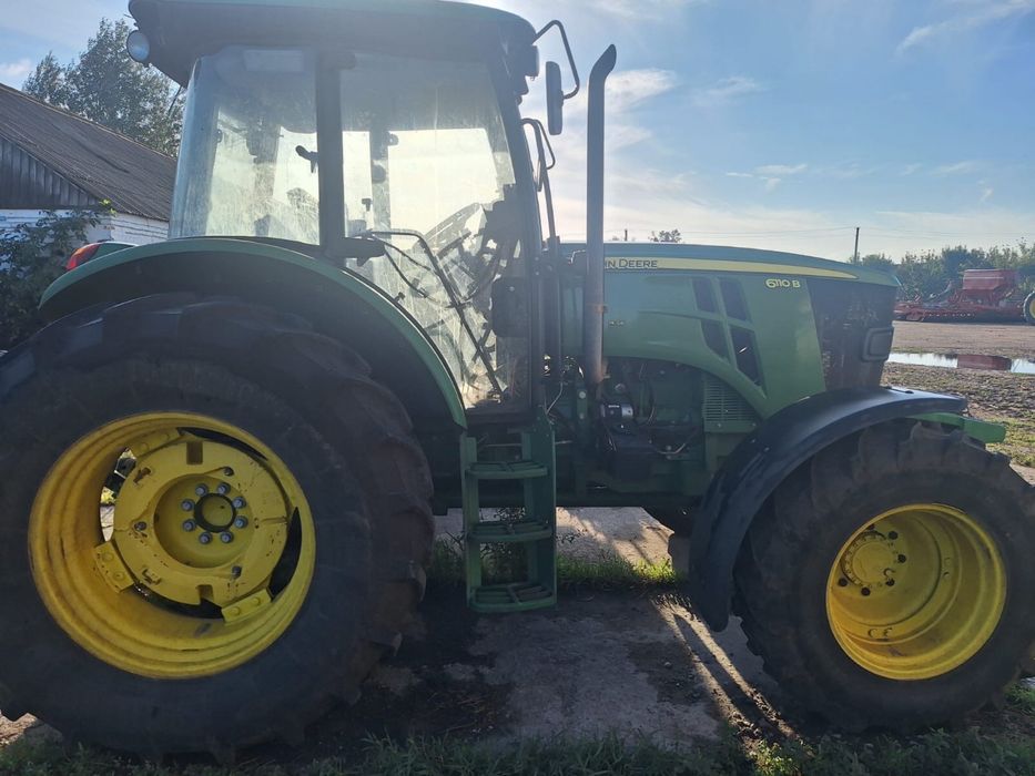 Продаж Трактор John Deere 6110B 2019