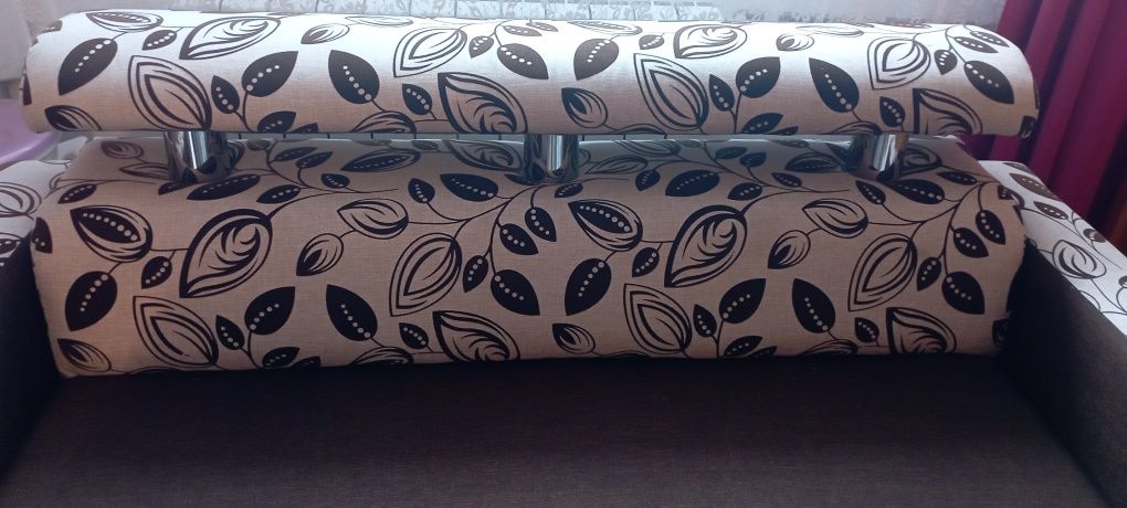 Sofa nierozkładana jak nowa.