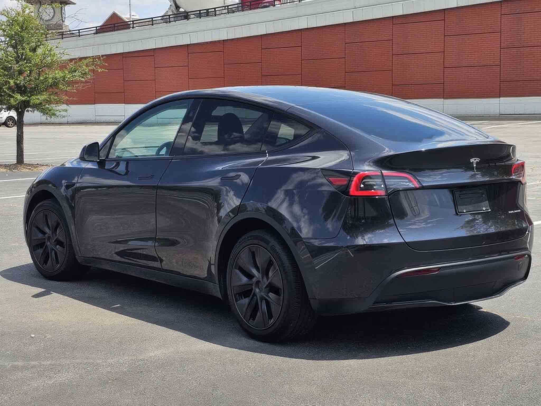 2025 Tesla Model Y Long Range AWD