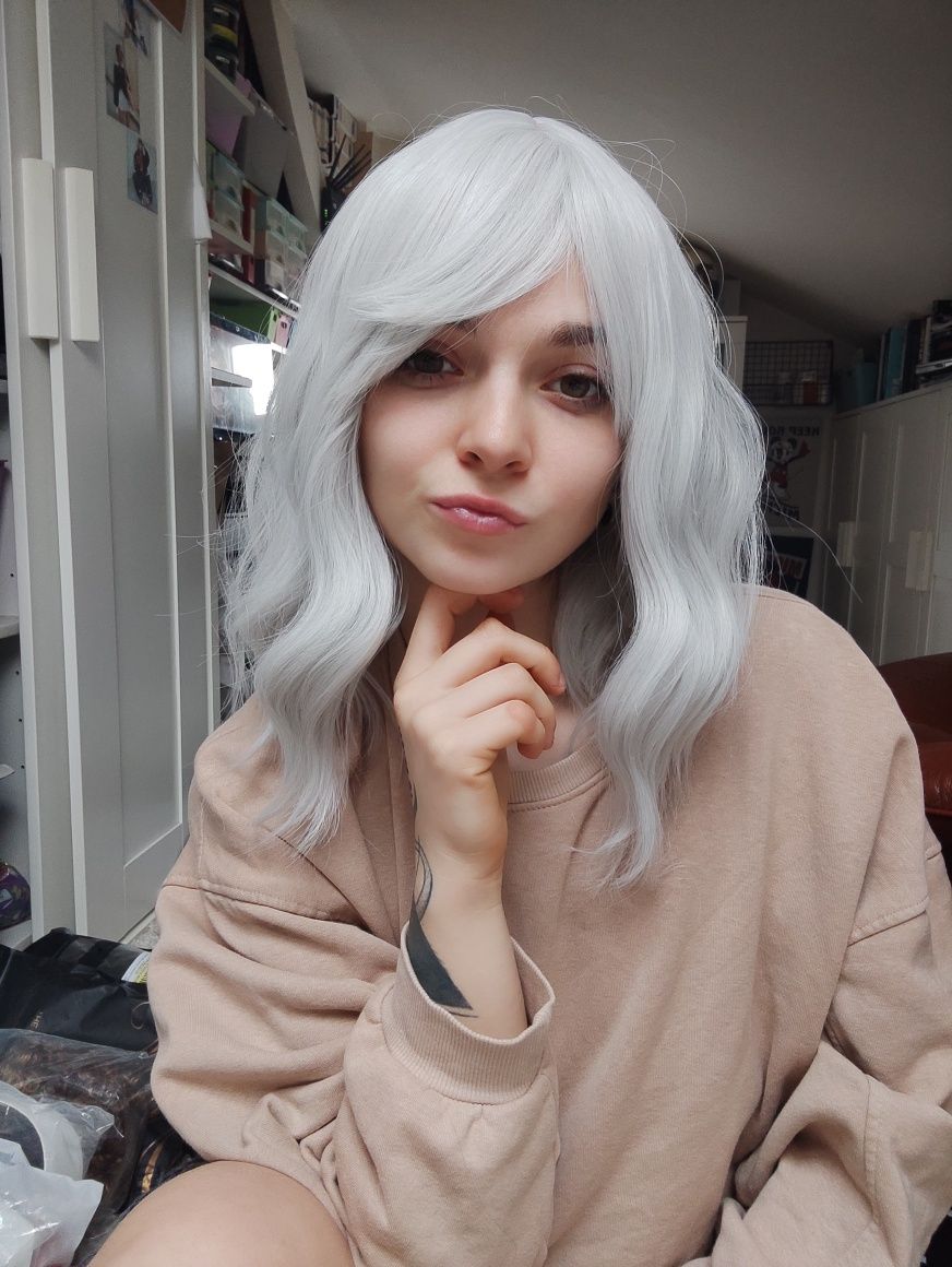 Siwa srebrna peruka bob z grzywką WIG cosplay karnawał