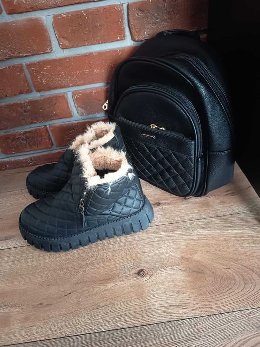 ocieplane buty zimowe damskie  na platformie czarne zapinane na zamki