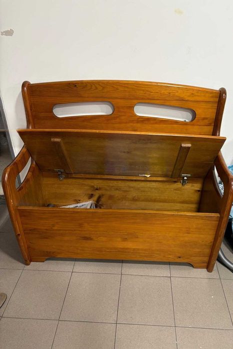 Baú em madeira com arrumos