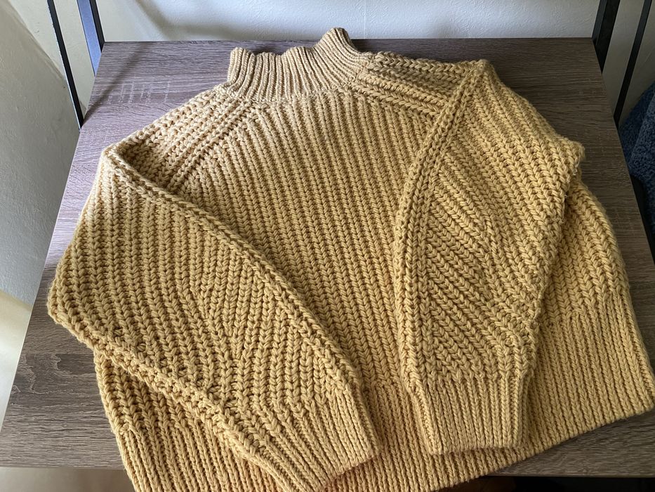 Свитер Н&М, горчичного цвета, размер L, крупная вязка. Светр