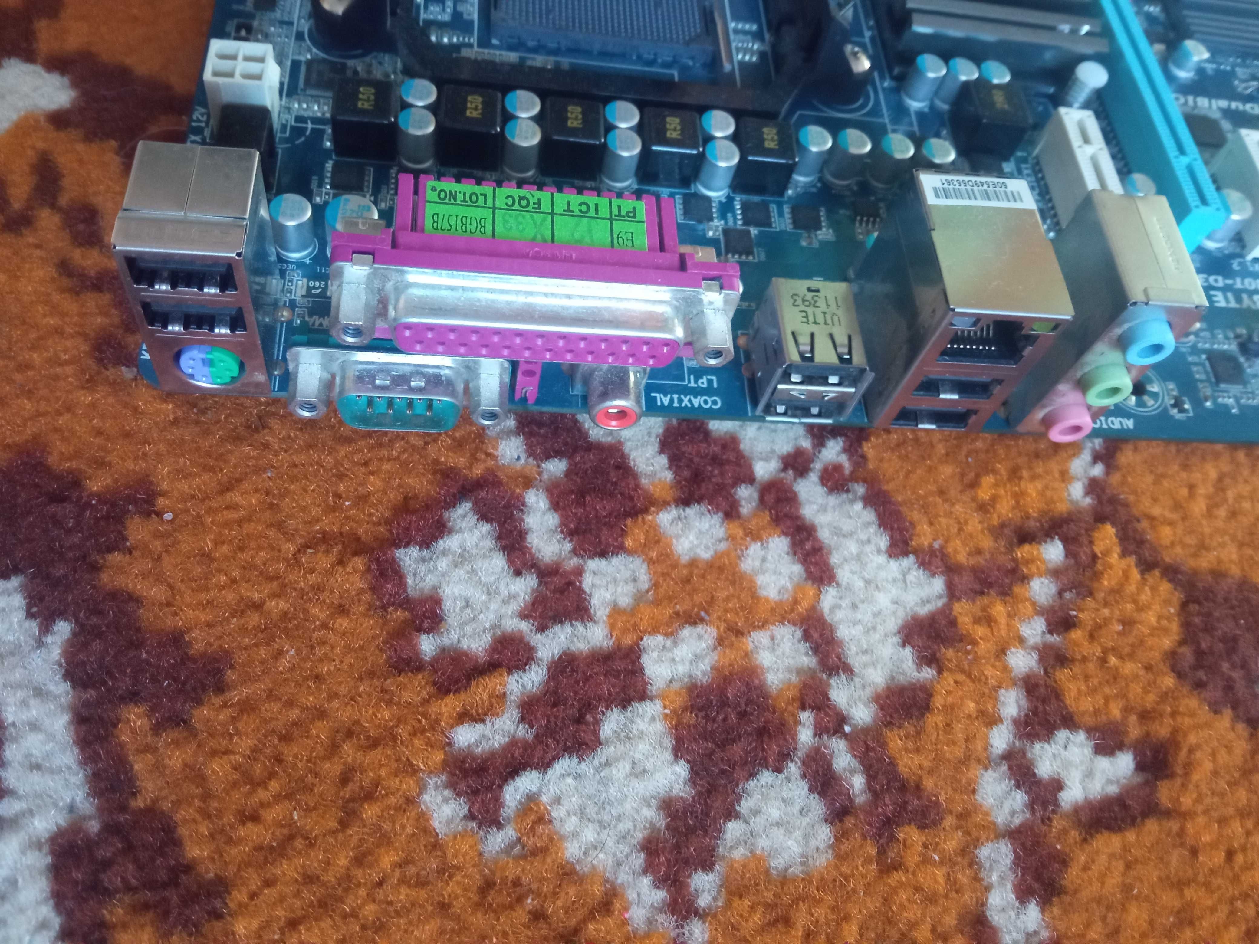 Материнська плата Gigabyte GA-780T-D3L не праює