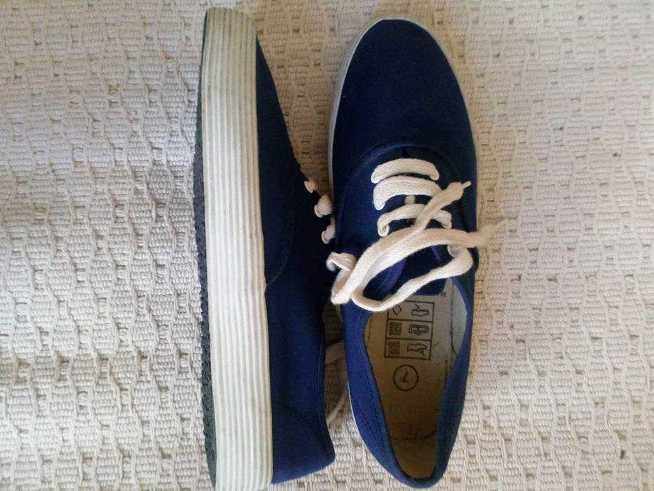 Tenisówki klasyczne rozm. 39, NOWE