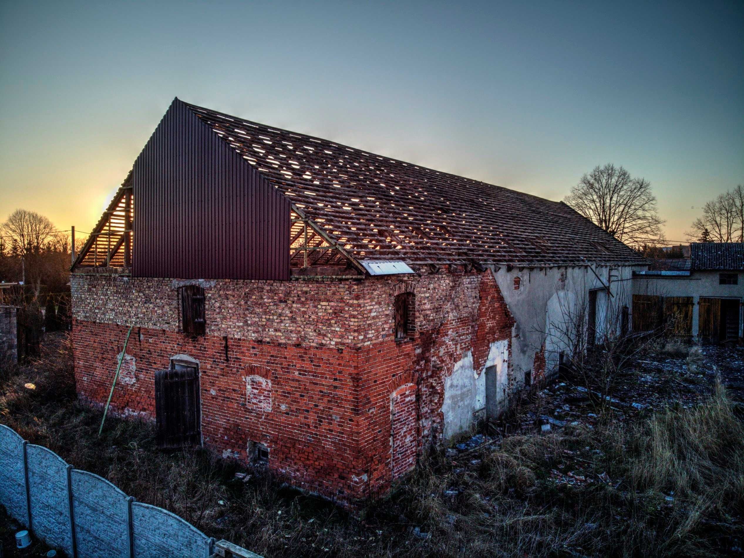 Stare belki z rozbiórki – drewno z więźby dachowej, zdrowe i suche