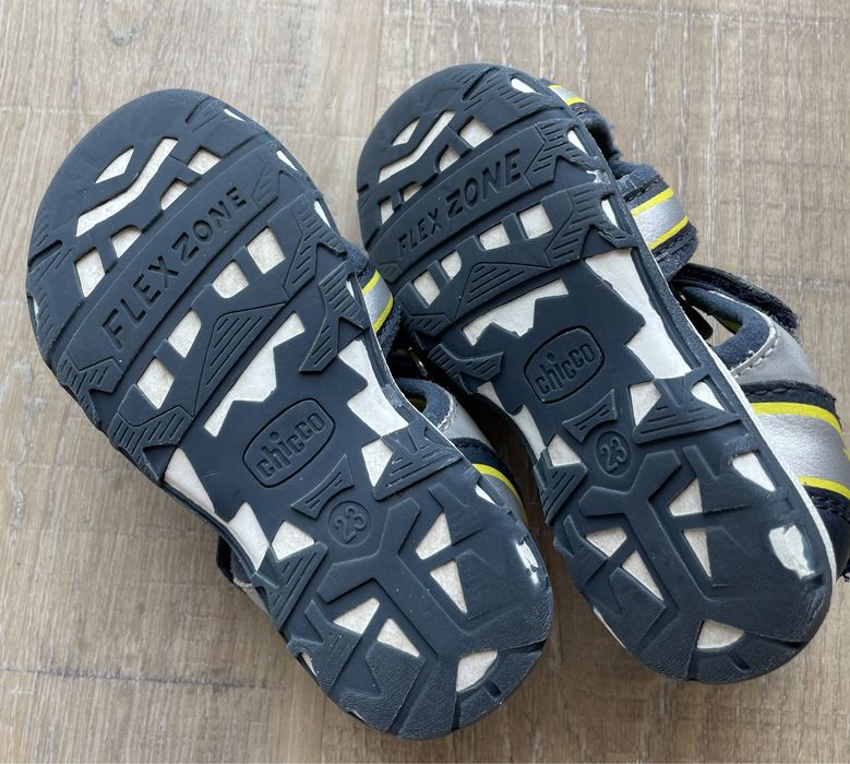 Sandálias Geox - tamanho 24