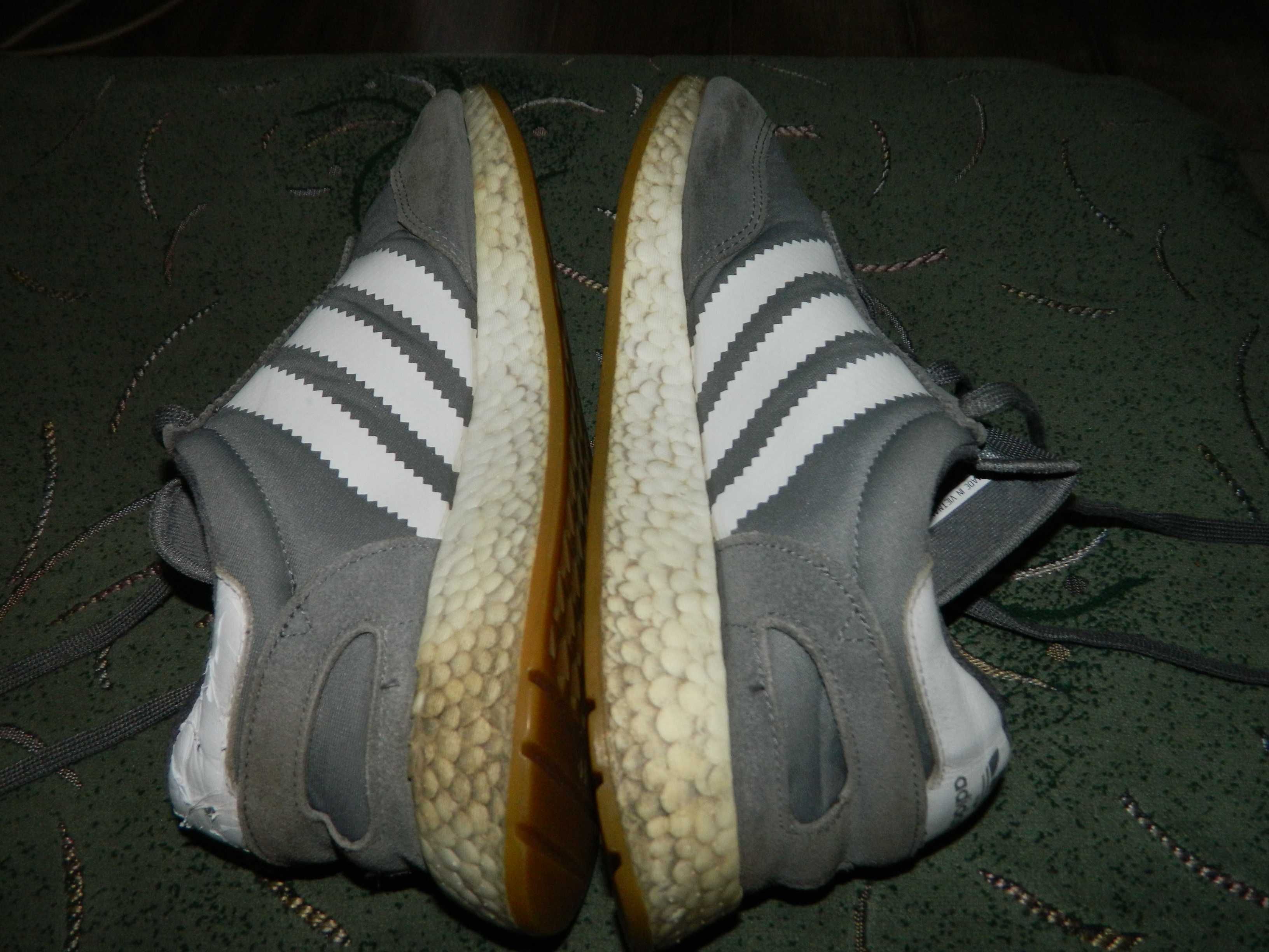 Кроссовки Adidas (оригинал) фирменные размер-44 стелька- 28,5см.