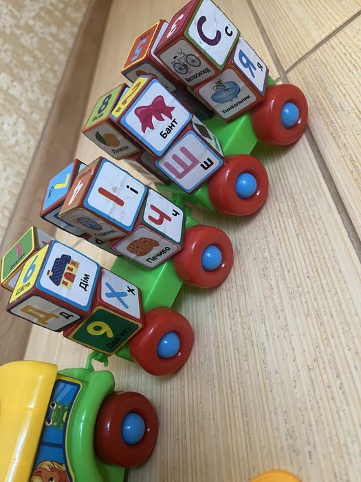 Розумний паровоз, іграшка поїзд з розвиваючими буквами, літерами