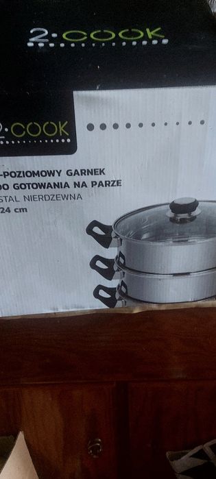 Garnek do gotowania na parze.