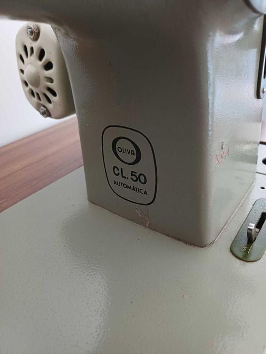 Máquina de Costura Oliva C pedal eléctrico