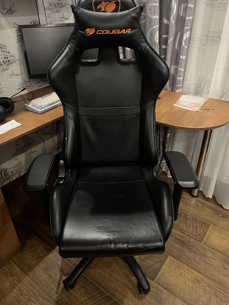 Продам срочно кресло игровое