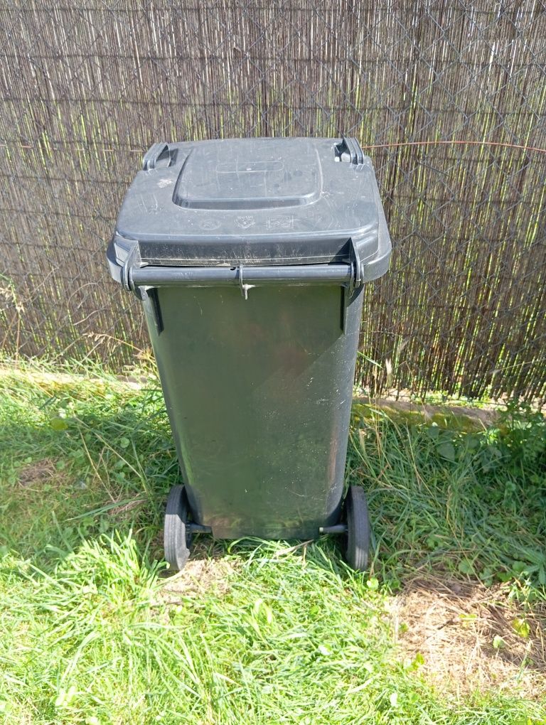 Kosz  kubeł na śmieci 120L