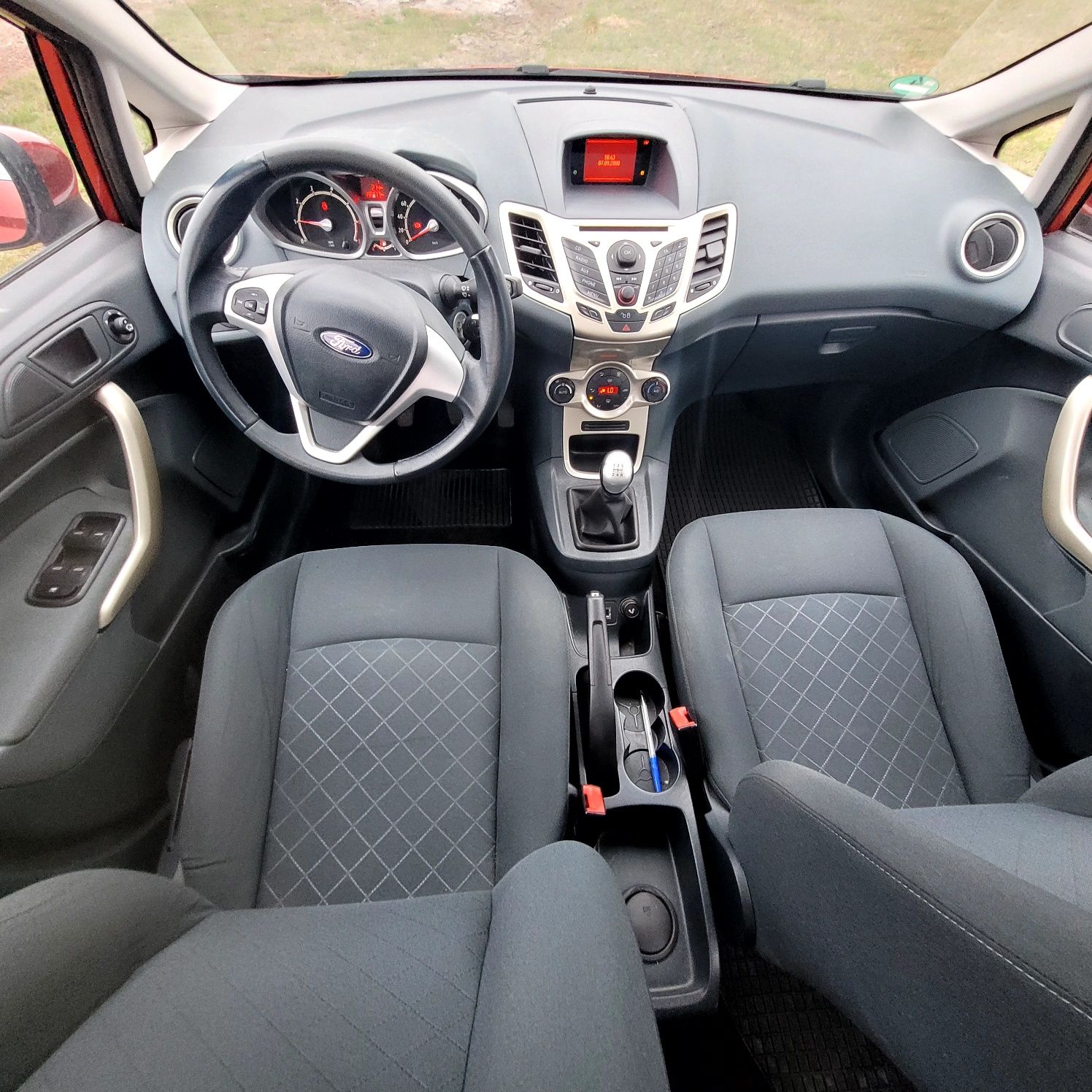 Ford Fiesta ŚLiczna/wersja PLatinium/Grzana szyba przód/KLimatronik