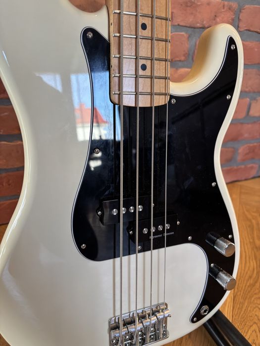 Fender Standard Precision Bass + seymour duncan spb-3 + case