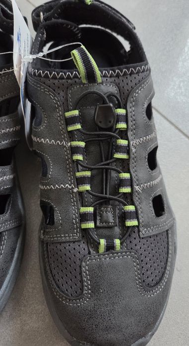 Nowe sandały  trekkingowe kryte