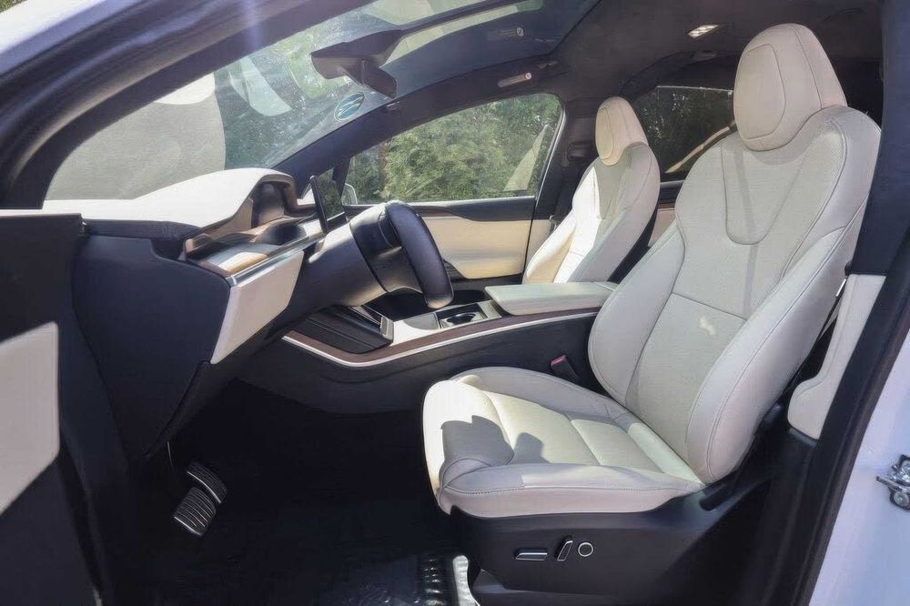Tesla Model X      2023