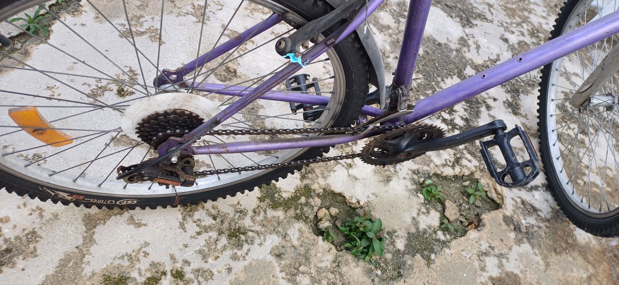 bicicleta com banco avariado