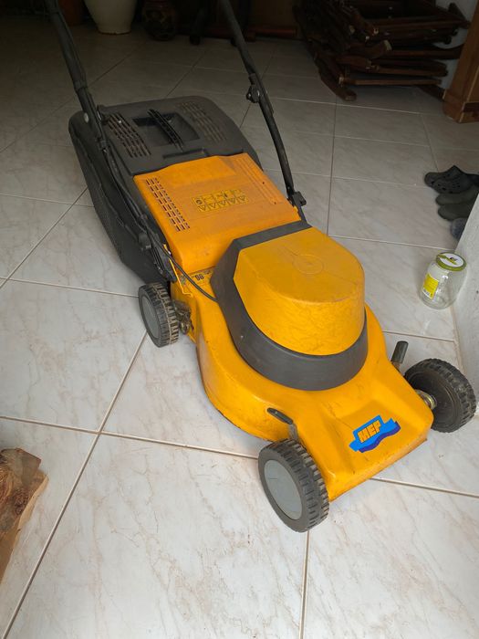 Máquina de cortar relva Electrolux Mep -nova