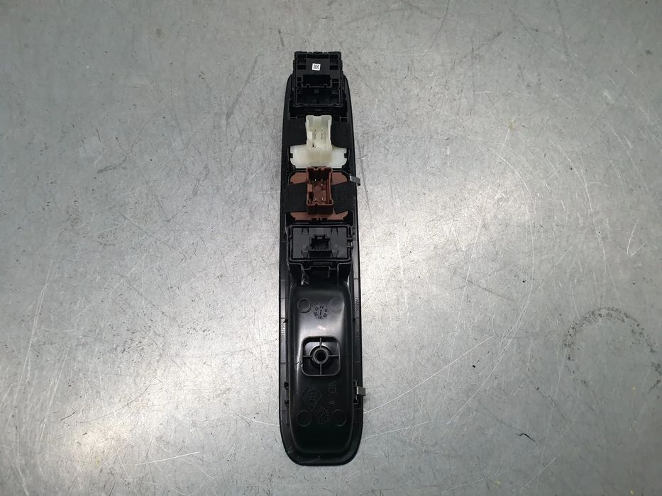 Comando / botão / interruptor vidros frente esquerdo DACIA Sandero III